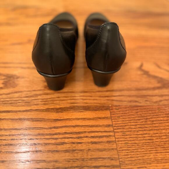 SAS Women’s 8N Narrow Milano Leather Black Slip-On Pump Block Heel Shoe Comfort - Picture 3 of 13